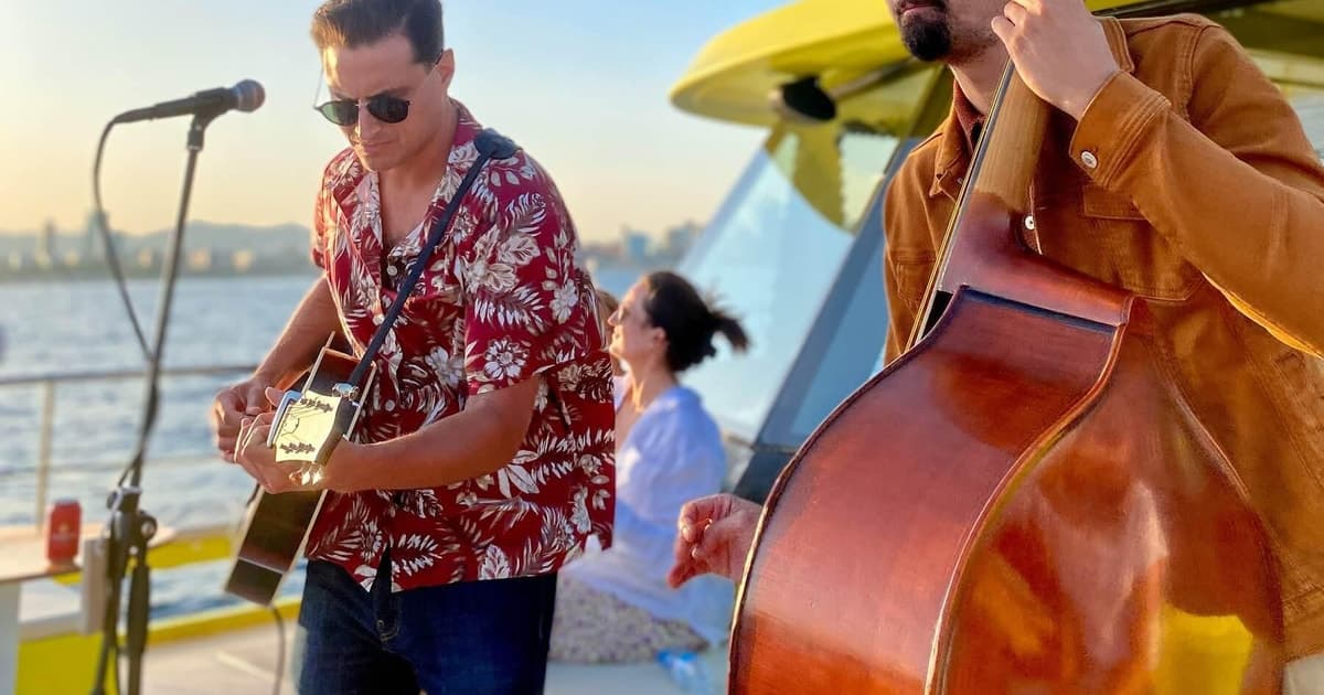 Barcelona: Daytime or Sunset Catamaran Cruise with Music