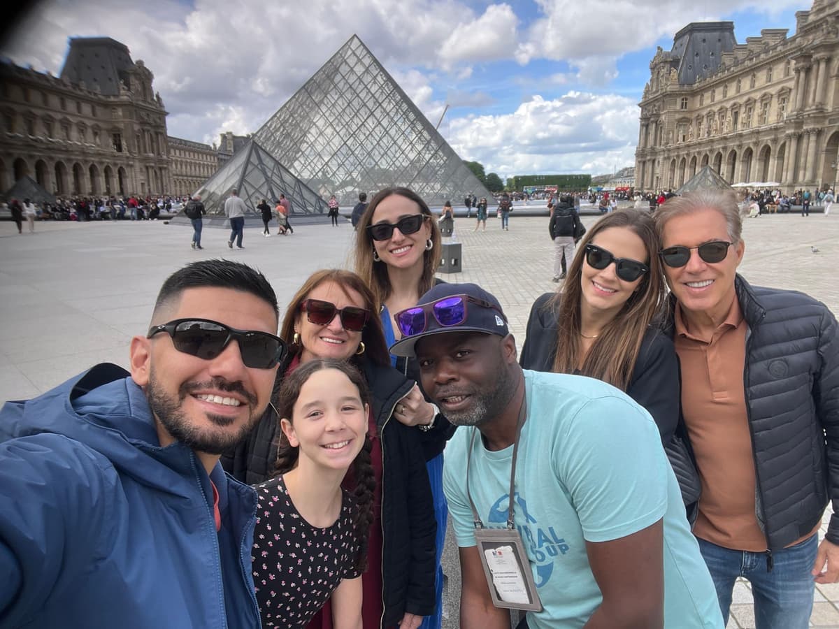 Paris : Louvre Museum Skip-the-Line small group guided tour