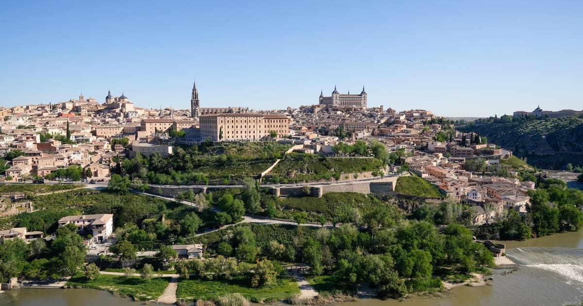 Desde Madrid: tour de 1 día a Toledo, El Escorial y el Valle de los Caídos