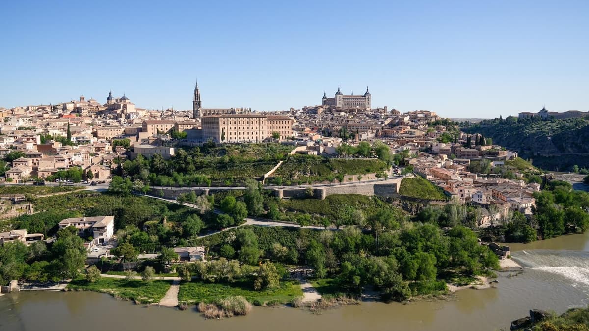 Desde Madrid: tour de 1 día a Toledo, El Escorial y el Valle de los Caídos