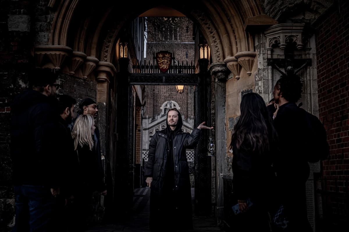 London by Night: Haunted Ghost Walking Tour & Dark History