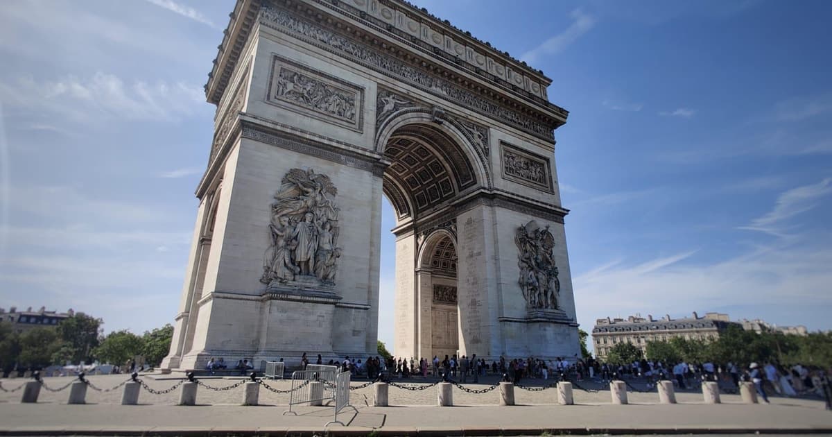 Paris: Champs-Élysées & Arc de Triomphe Walking Tour