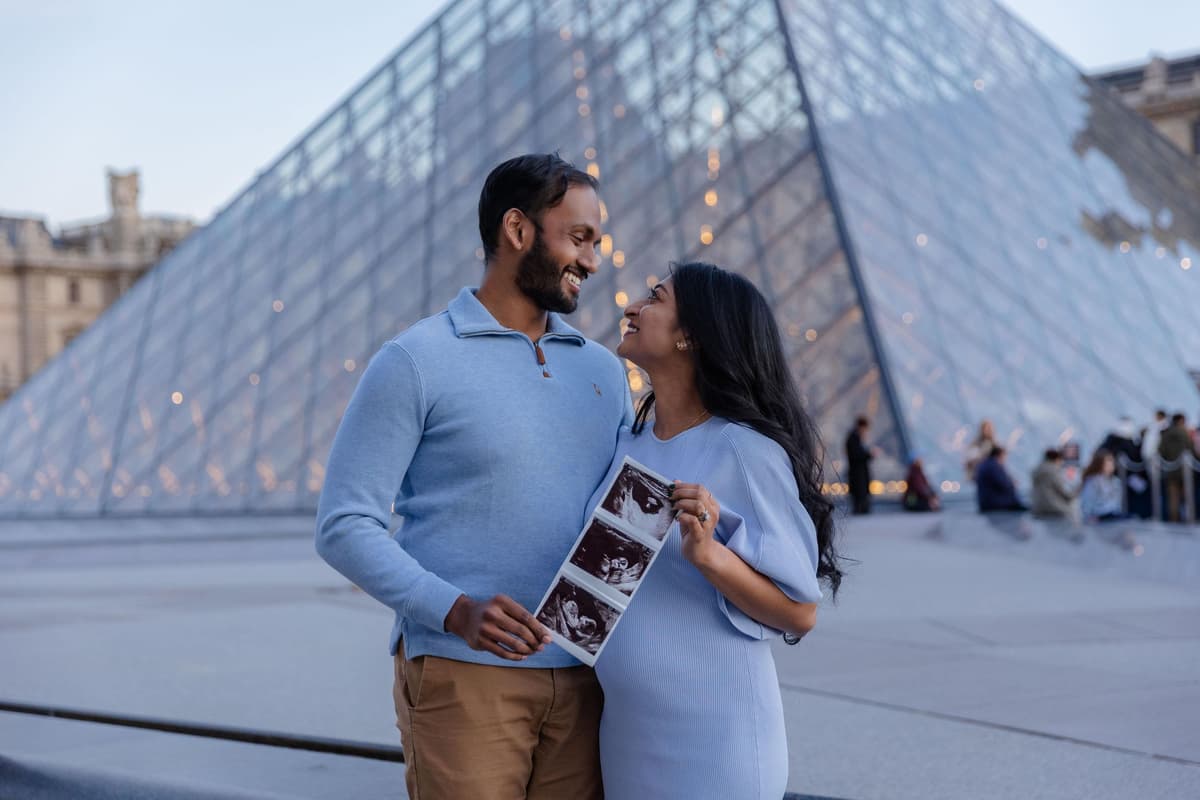 París: Sesión de fotos en el Louvre o paseo por los puentes del Sena y la Torre Eiffel