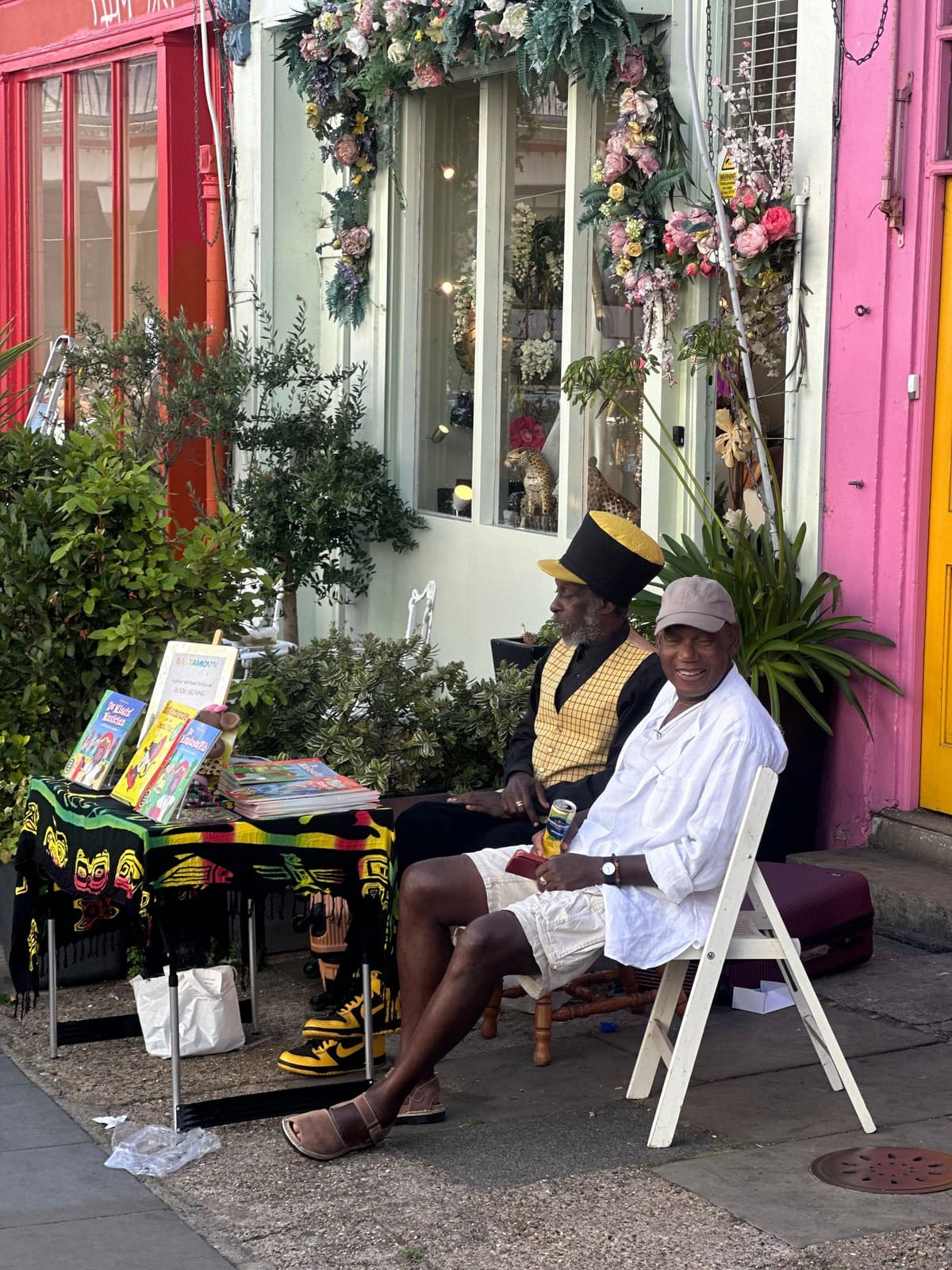 London: Notting Hill Local Tour with Breakfast & Lunch