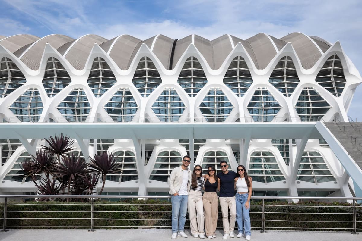 Tour privado por los puntos destacados de Valencia: mercados, museos y paella