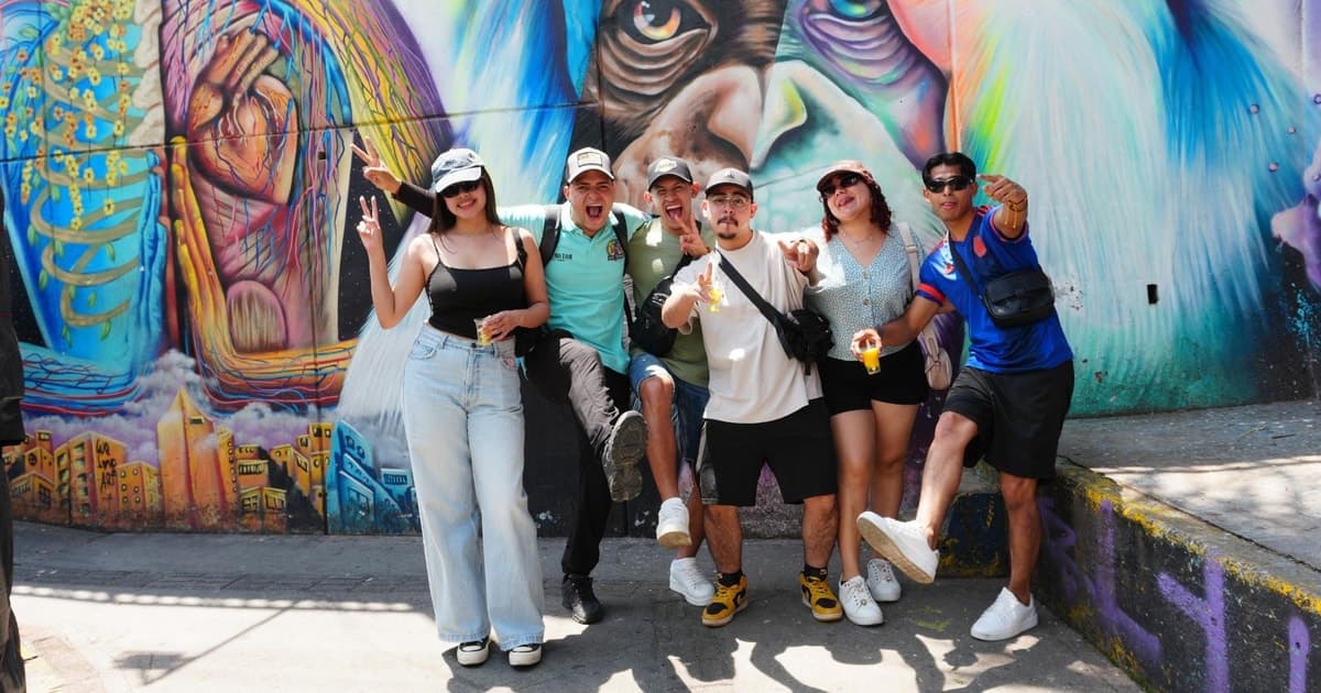 Tour Completo Comuna 13: Graffitis, Historia Y Famoso Helado de Comuna 13