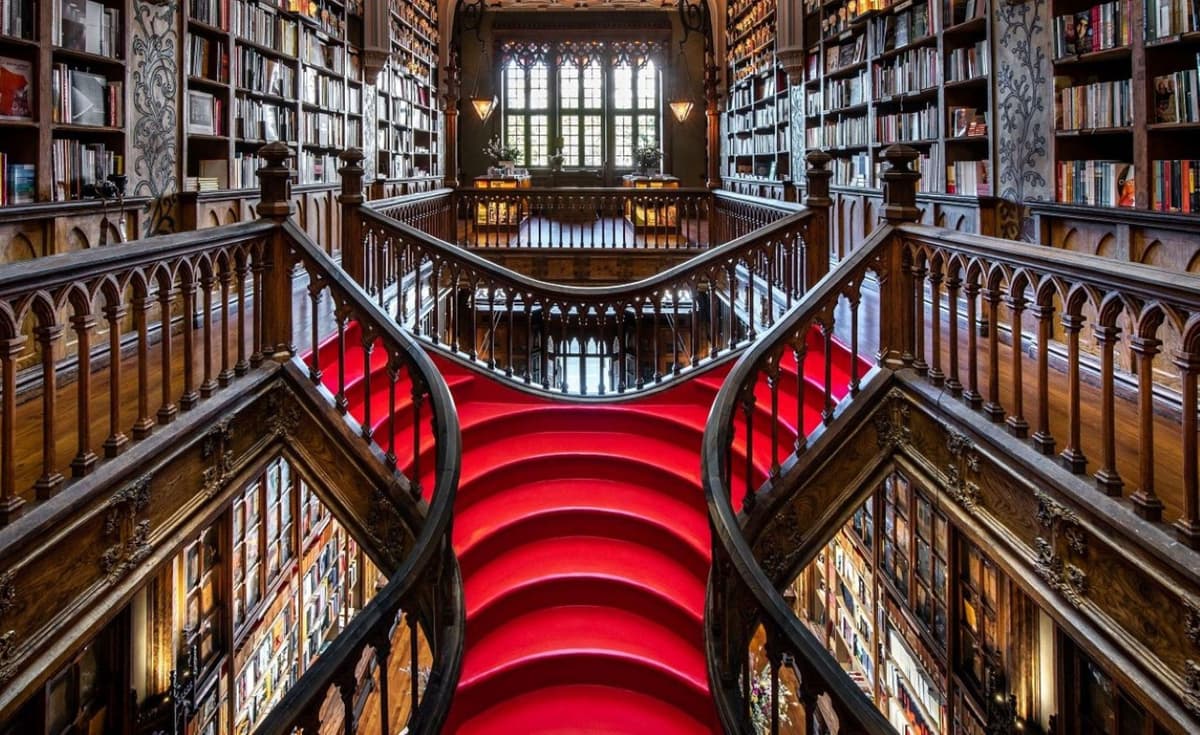 Porto: Visit the Lello bookshop and take a cruise