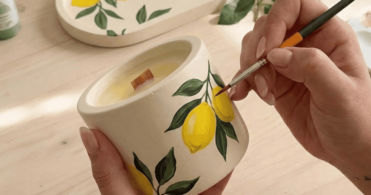 Barcelona: Personalized Candle Workshop with Unlimited Wine