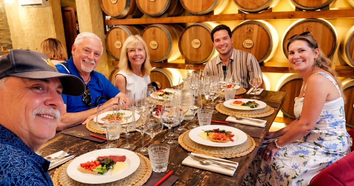 Desde Siena: San Gimignano, vino Brunello y almuerzo en grupo pequeño
