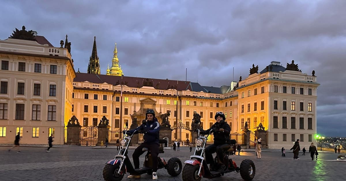 Visita de la ciudad de Praga en tour nocturno en triciclo