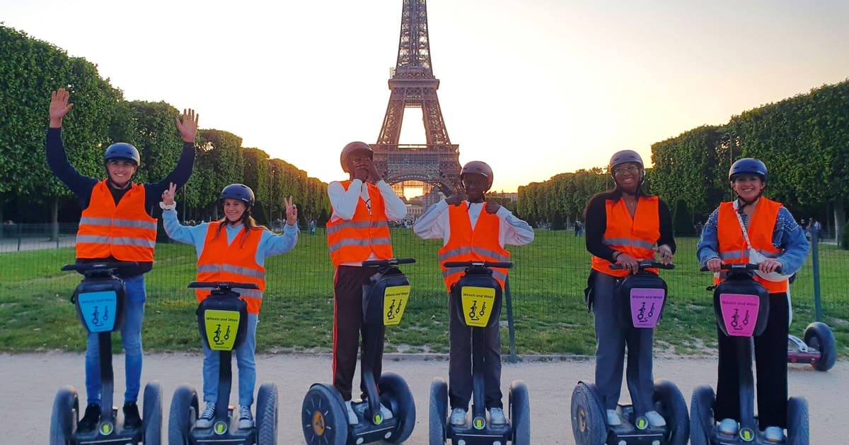 Paris: Guided Segway Tour Paris by Night