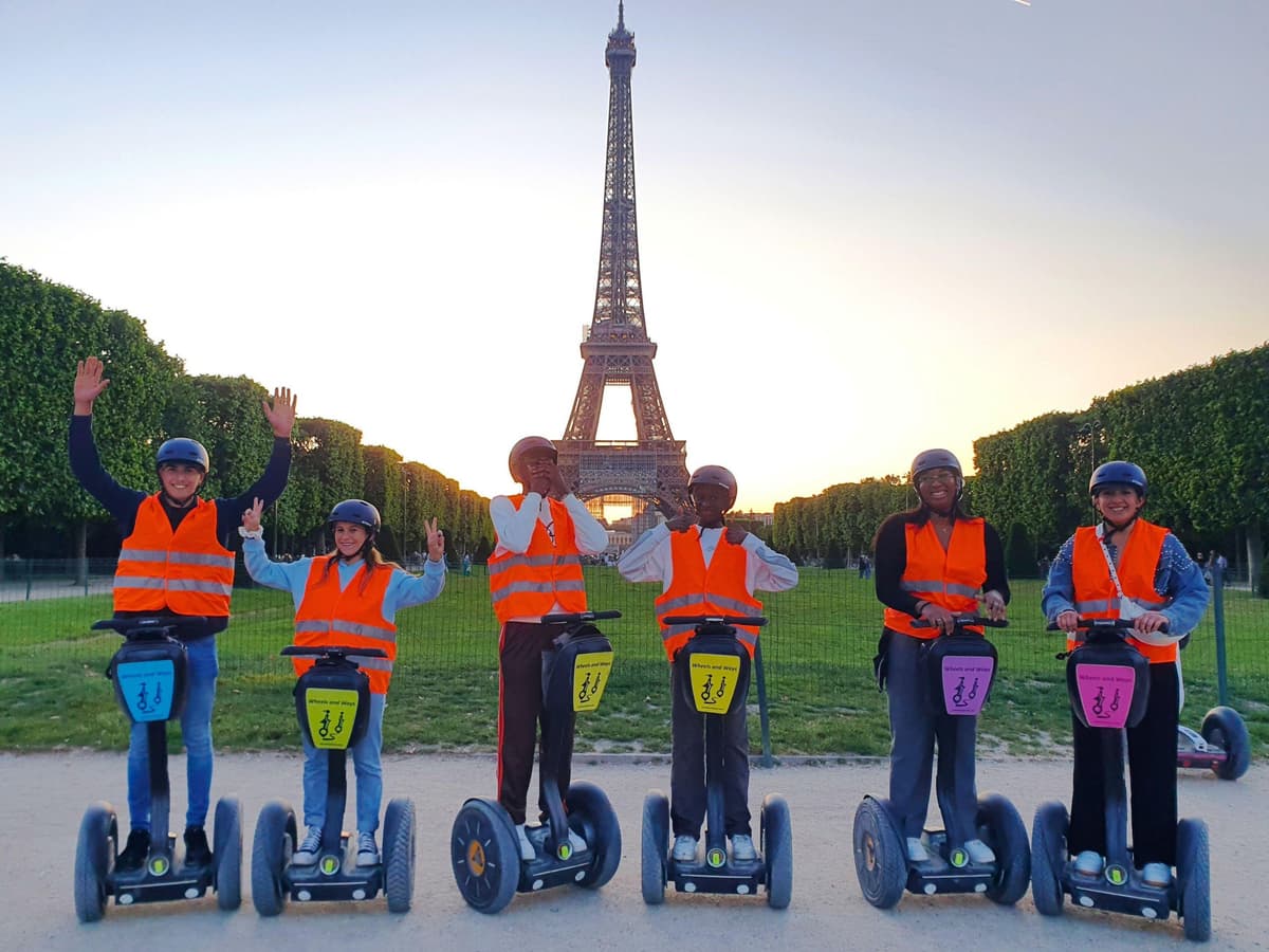 Paris: Guided Segway Tour Paris by Night