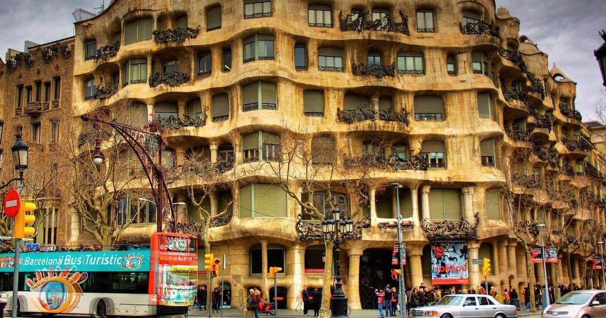 Barcelona : Private Gaudi Tour With An Oficial Guide