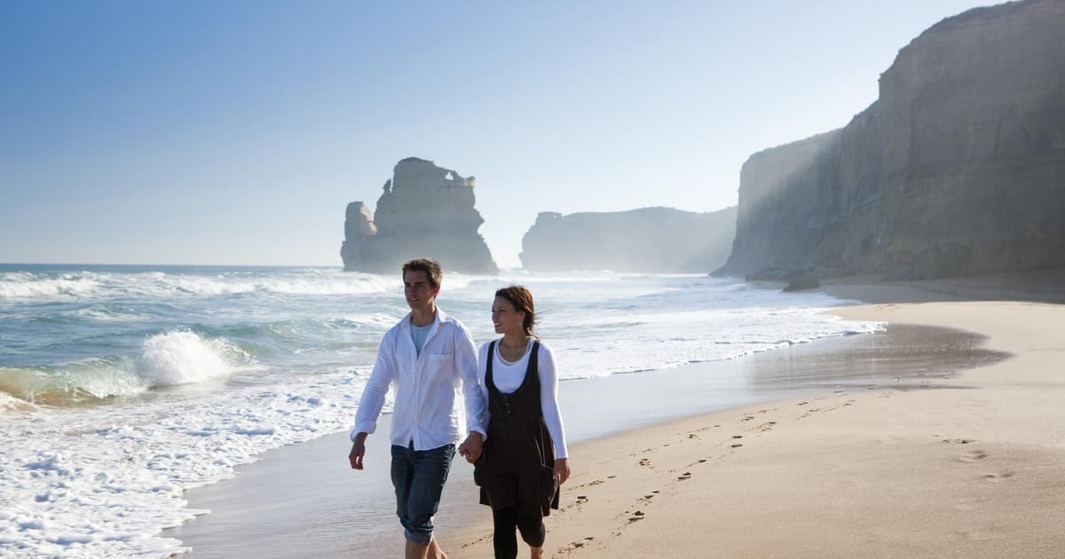 Melbourne: Reverse Great Ocean Road 12 Apostles with Lunch