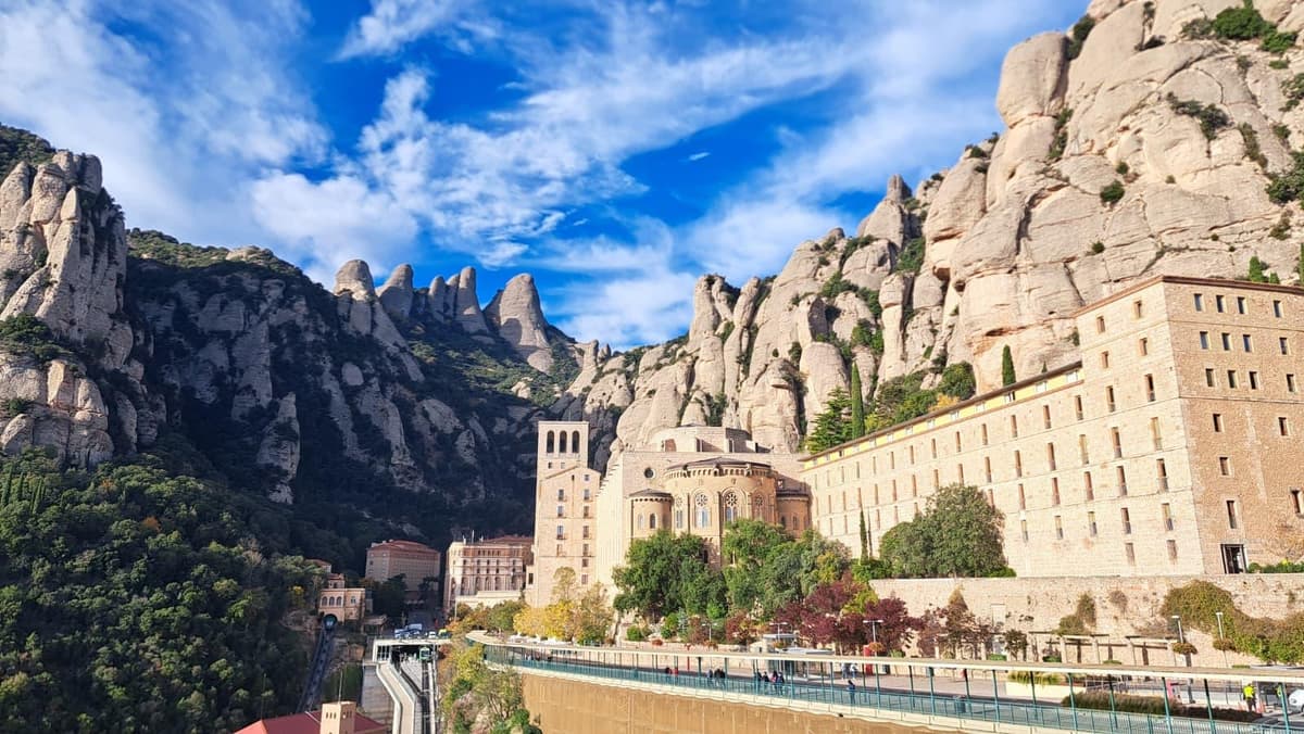 Barcelona: Montserrat Monastery and Natural Park Guided Tour