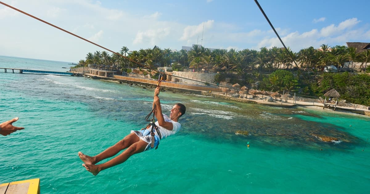 Cancún: Isla Mujeres Royal Garrafón con transporte y almuerzo