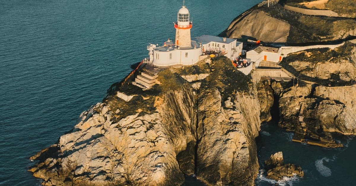 Dublin Coastal Escape: Howth Castle, Village and Summit Tour