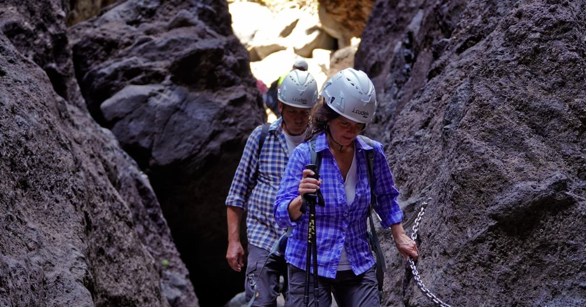 Tenerife: Descenso del Barranco de Masca con Audioguía y traslado en barco