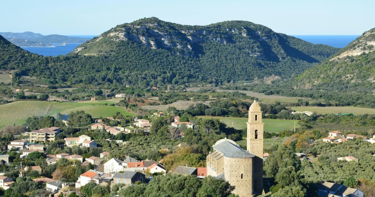Montjuïc: la montaña que construyó Barcelona, teleférico y castillo