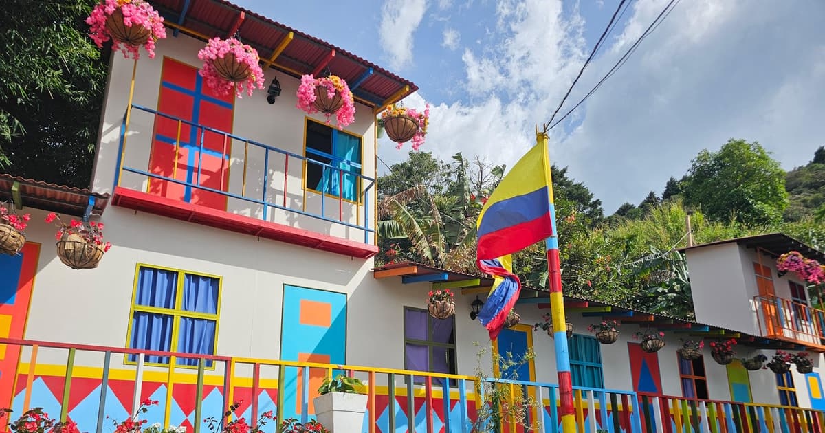 Medellín: Excursión a caballo por una finca cafetera con spa de café
