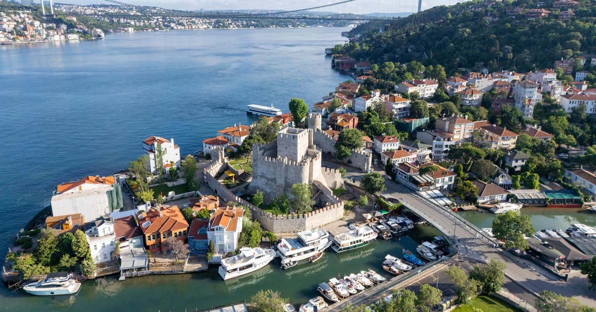 Estambul: crucero por el Bósforo y parada en una fortaleza de Anatolia