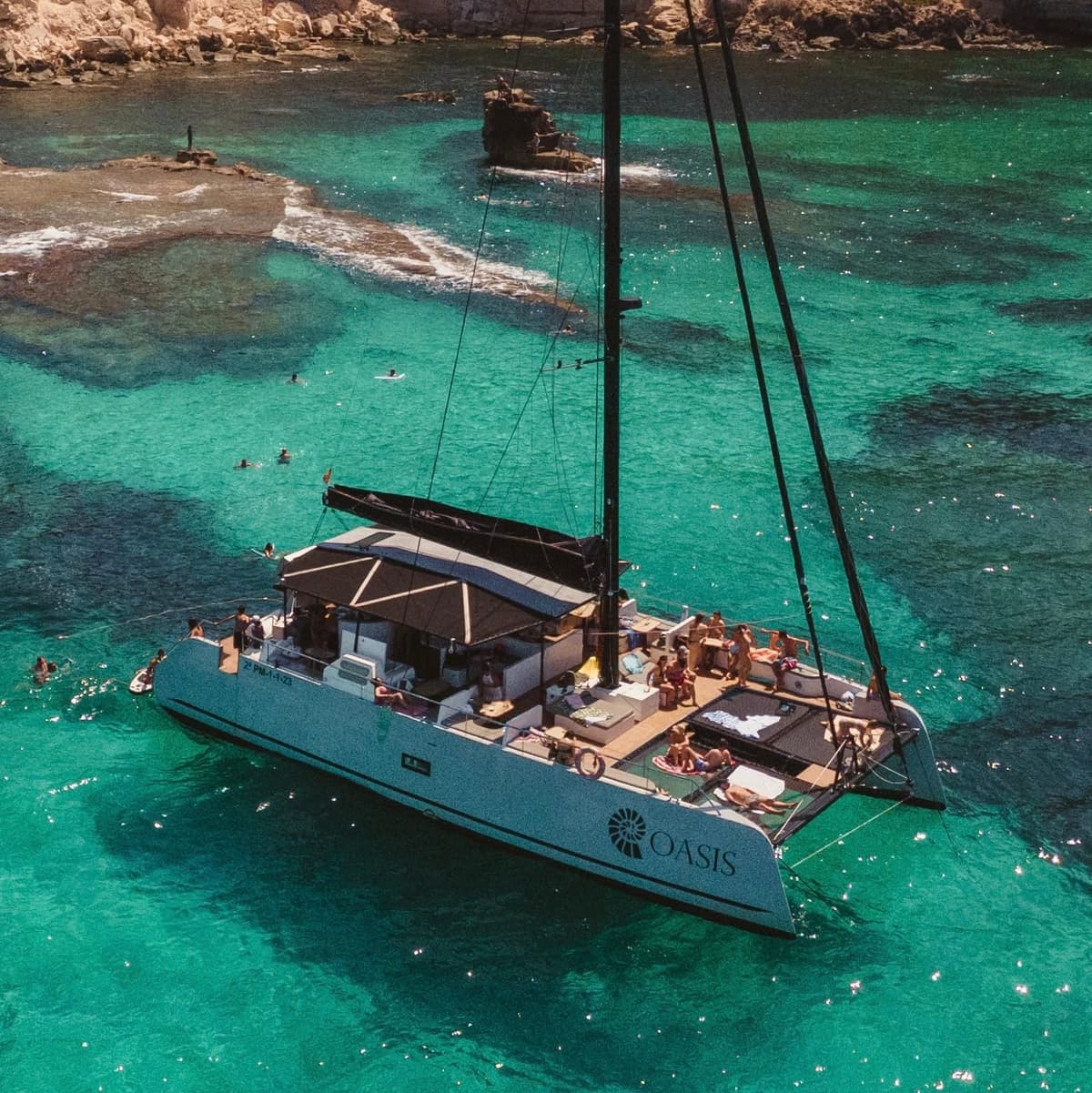 Palma: catamarán prémium a Cueva Verde y Cala Vella con barbacoa