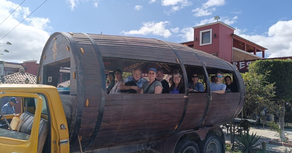 Oaxaca: tour del mezcal en camión cisterna, 2 palenques y barra libre