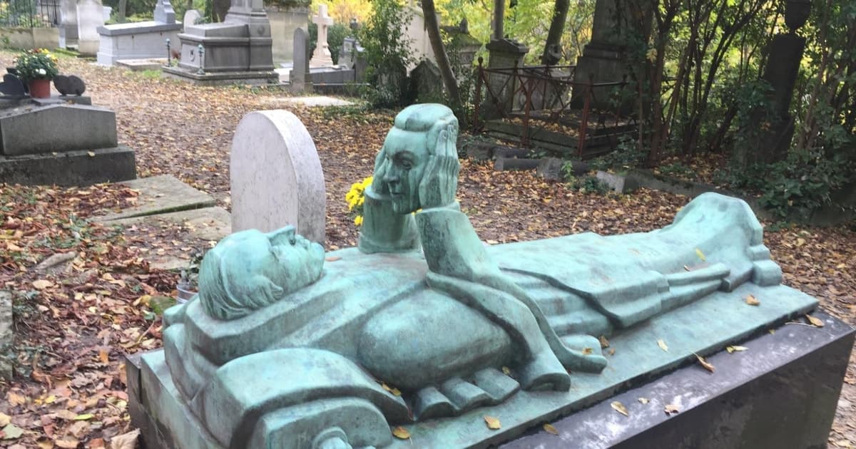 París: Visita al Cementerio Père Lachaise con Crucero por el Sena