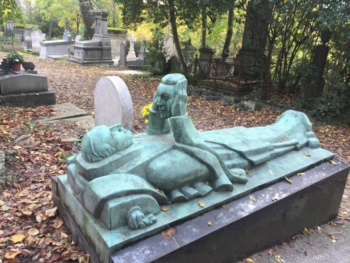 París: Visita al Cementerio Père Lachaise con Crucero por el Sena
