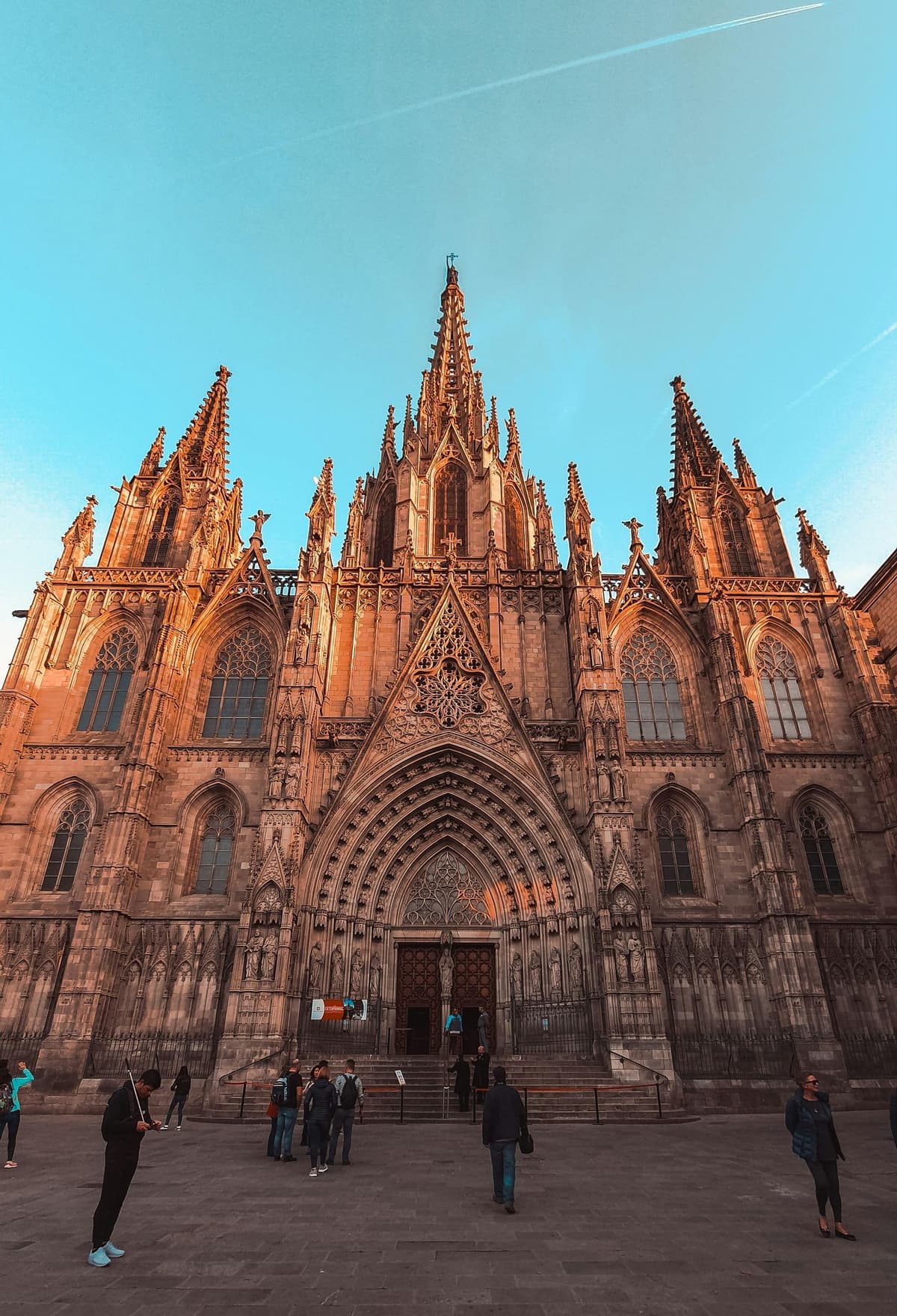 Las cicatrices ocultas de Barcelona: relatos de pérdida, resiliencia y esperanza
