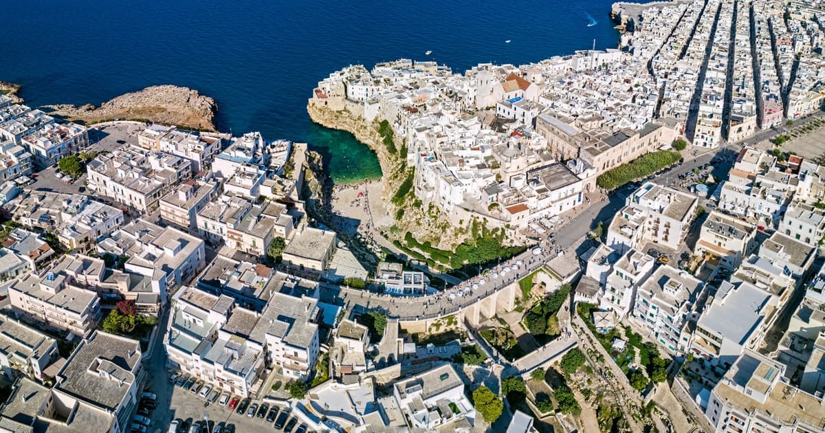 Bari: excursión de un día en autocar privado por Alberobello, Monopoli y Polignano con guía