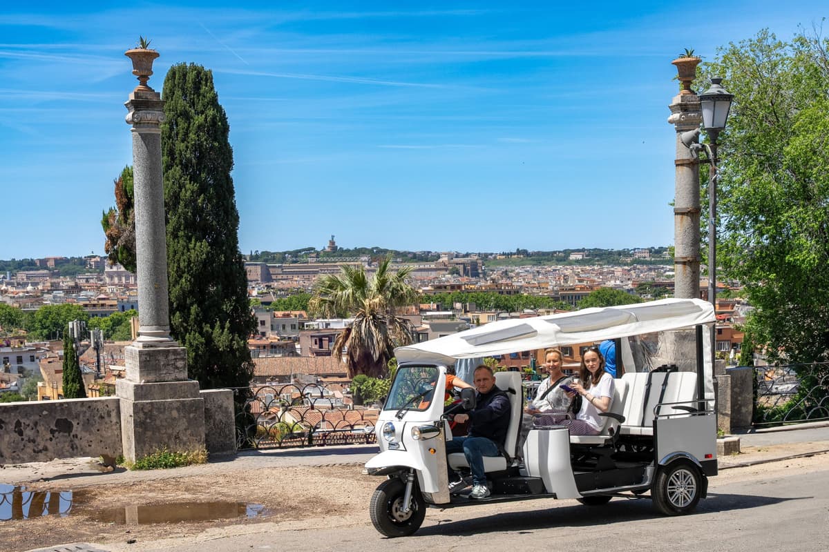 Rome: Private Tuk-Tuk City Tour