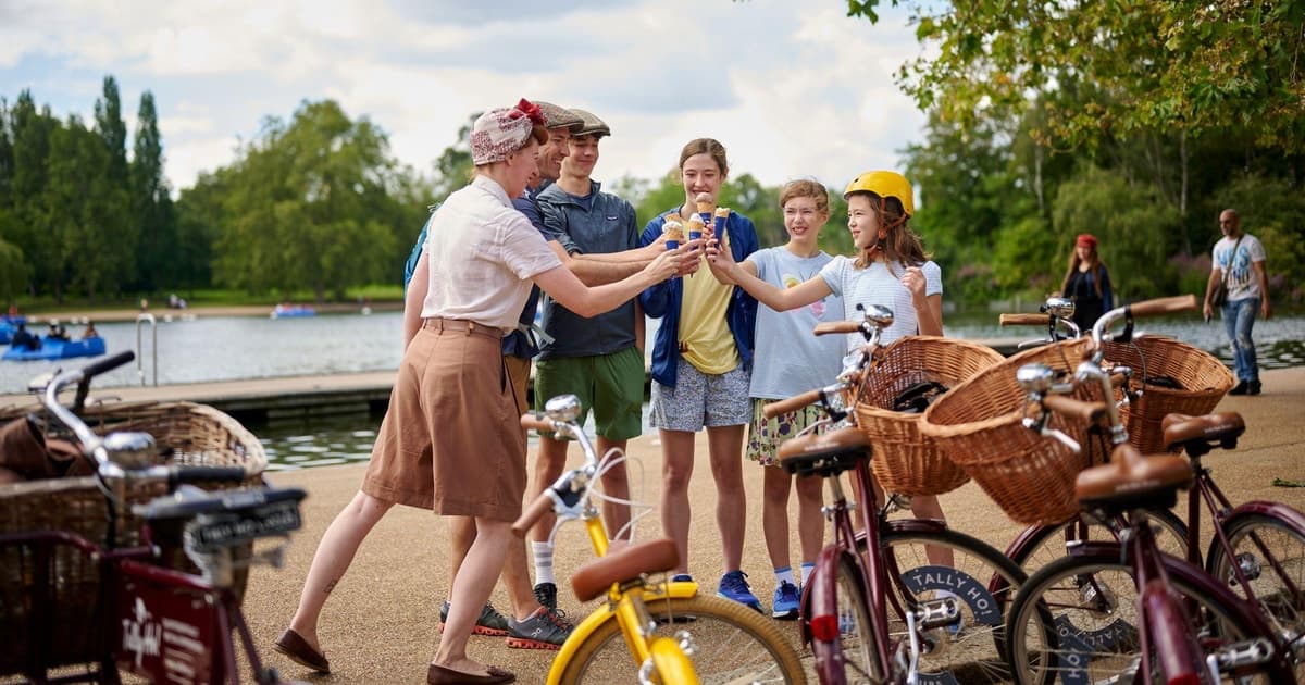 London: Private Family Guided Bike Tour with Childseats