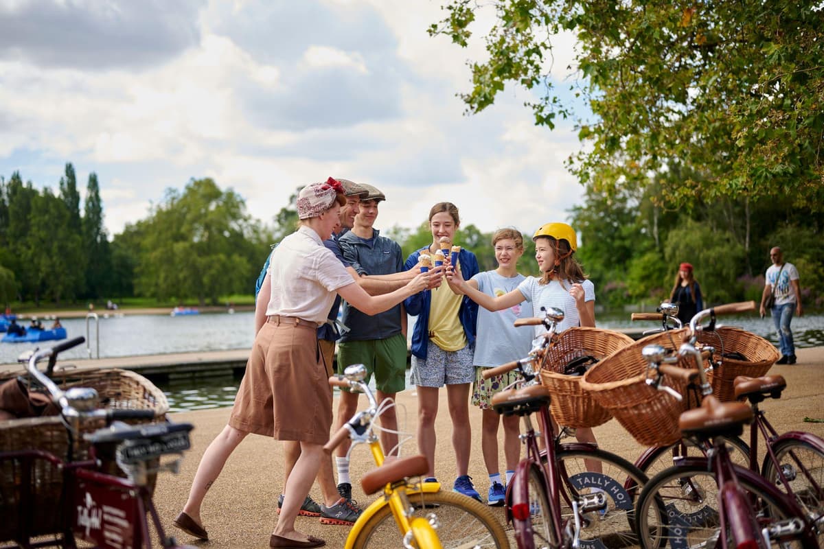 London: Private Family Guided Bike Tour with Childseats