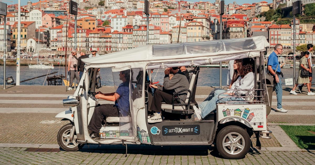 Porto: Private Sightseeing Tour by Electric Tuk Tuk