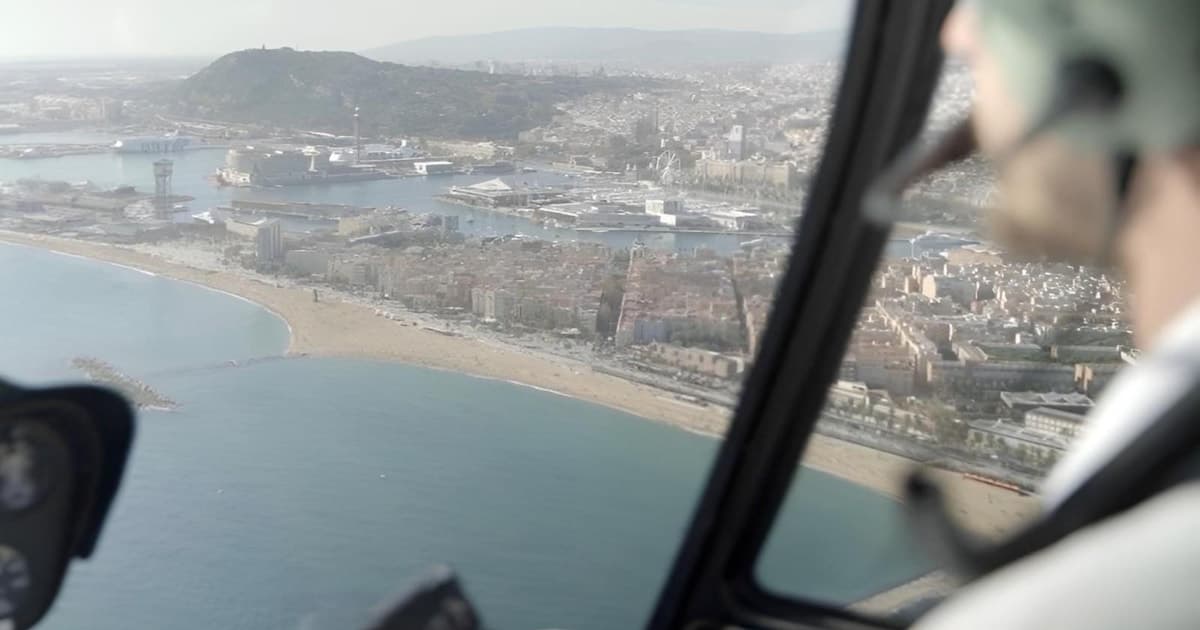Barcelona por aire y mar: vuelo en helicóptero y traslado en barco