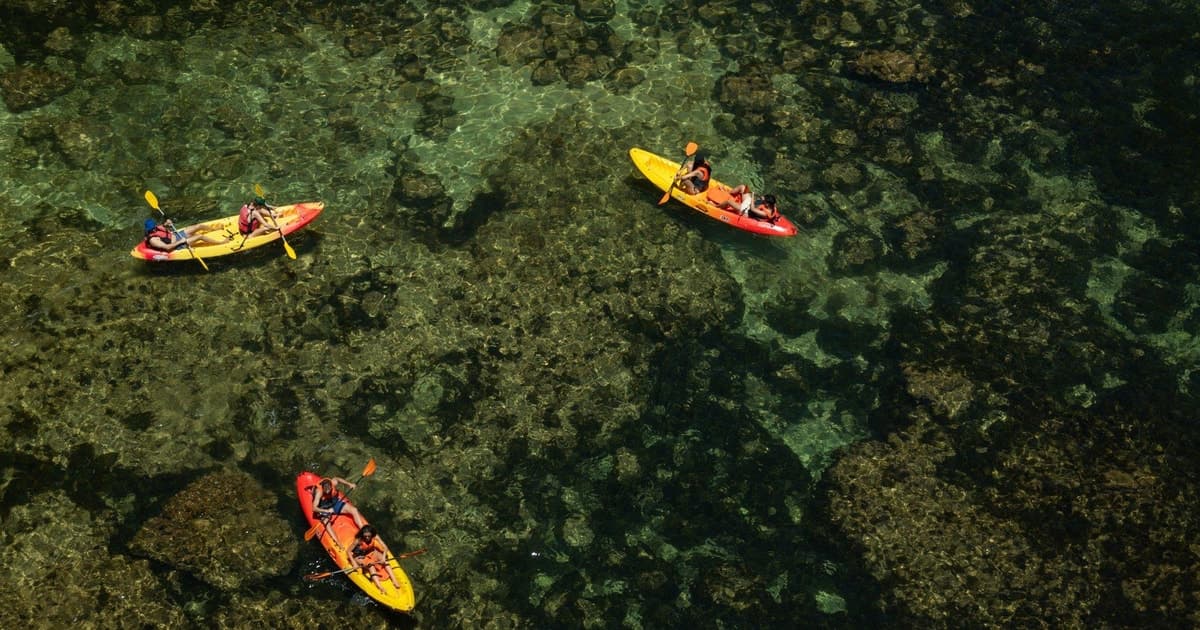 Palma de Mallorca: tour guiado por la mañana en kayak por la bahía