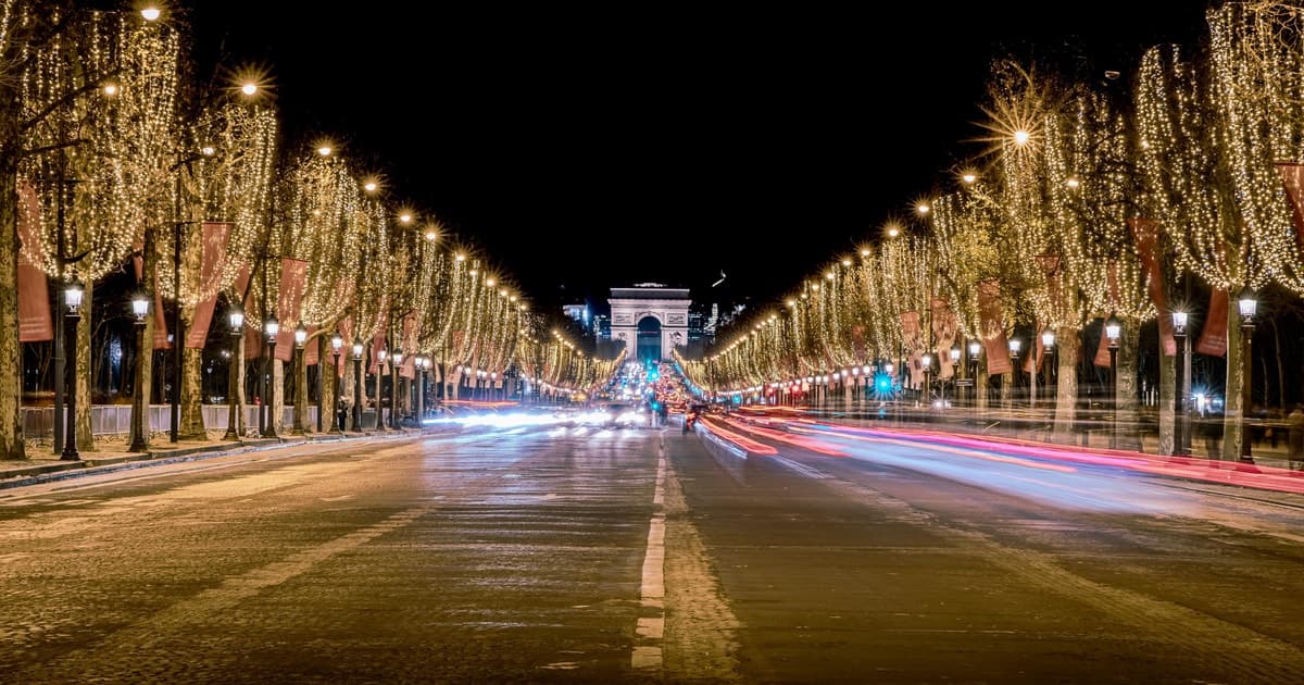 Paris: Champs-Élysées Christmas Lights Tour with Tastings