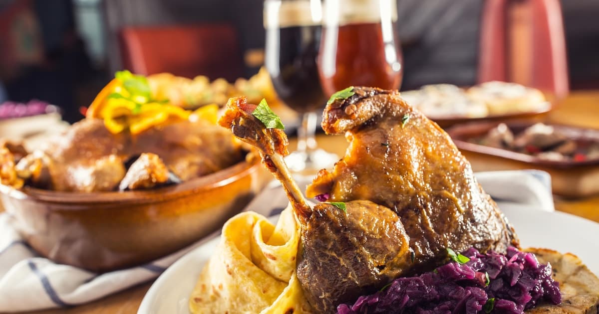 1000 años de historia Tour a pie a pie de comida por la tarde