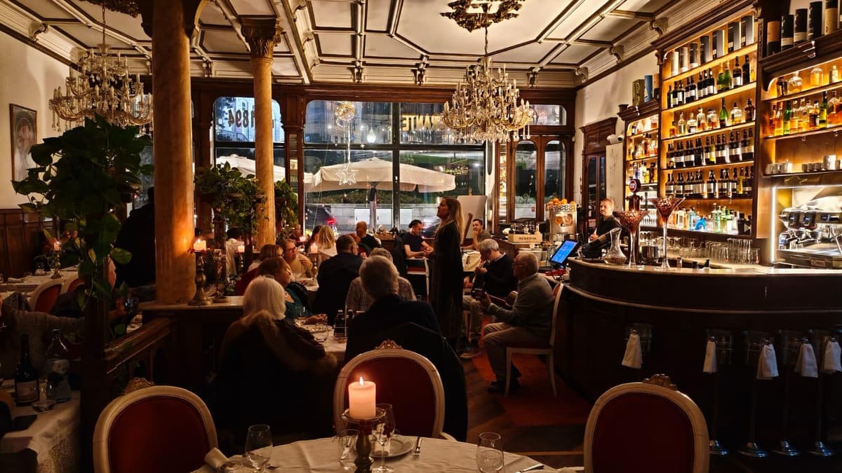 Porto: Dinner with Fado and Traditional Portuguese Music