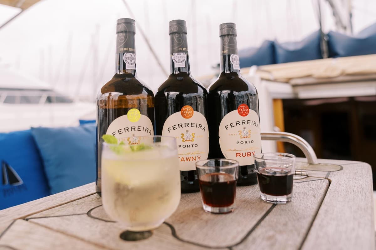 Porto 4-Hour: Charming Cruise, Wine Tasting, and Vintage Camper Van Tour
