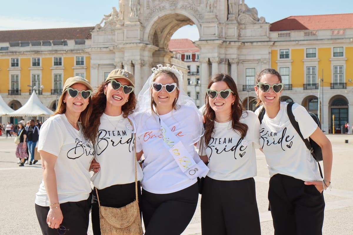 Lisbon: Bachelorette Party Photoshoot Tour EVJF