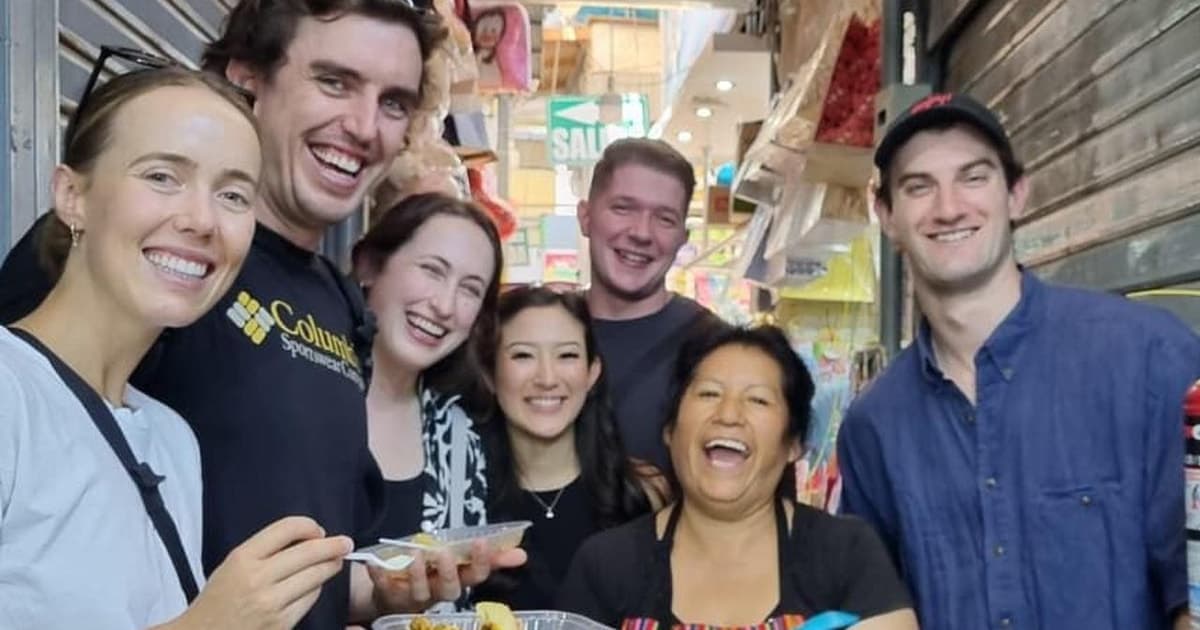 Lima: tour gastronómico de comida callejera en Barranco en tuk-tuk con 13 degustaciones