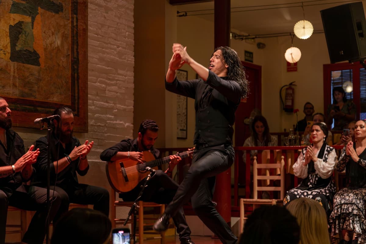 Barcelona: Espectáculo Flamenco con Cena en el Tablao de Carmen