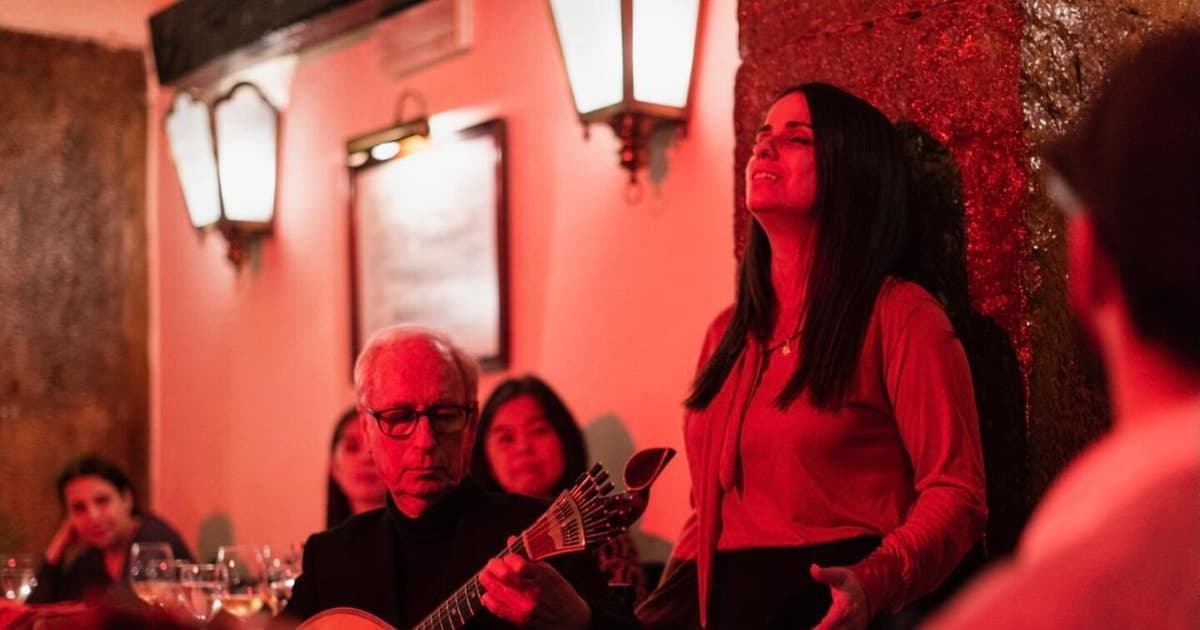 Lisbon: Fado Show and Pool Night with Travelers