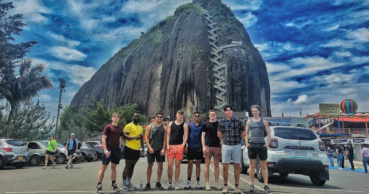 Medellín: tour gastronómico en Guatapé, piedra del Peñol y paseo en barco