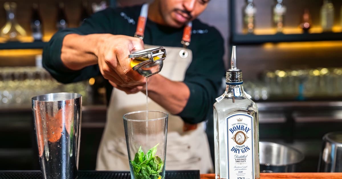 Barcelona: Cocktail-Making Class With a Mixologist