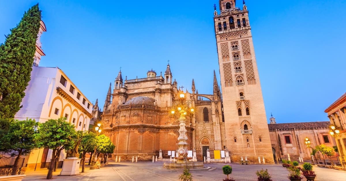 Sevilla: tour del Alcázar, la catedral y la Giralda con acceso prioritario