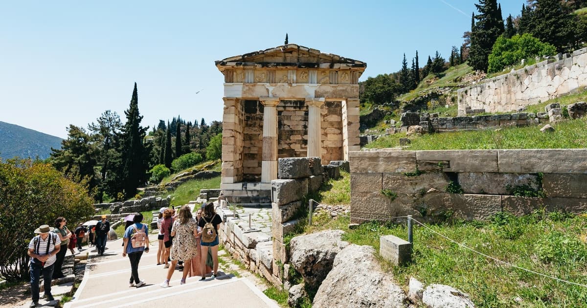 Atenas: tour guiado a la mitología de Delfos, su museo y Arájova