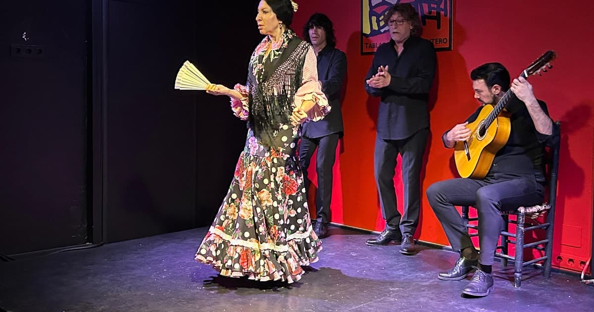 Sevilla: Flamenco Show at Tablao Álvarez Quintero